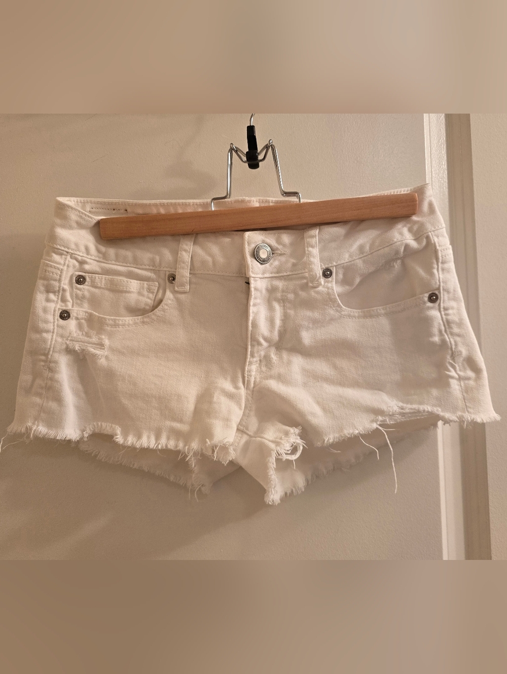Amercian Eagle Outfitters White Jr's Frayed Hem Denim Shorts Size 4